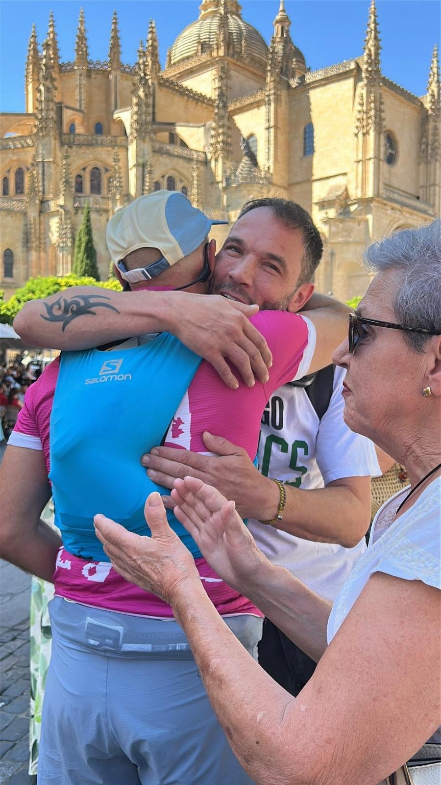 Abel recibido en su punto de llegada en la Plaza Mayor